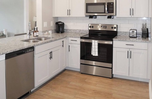 Fort Myers Apartamento | Landing | Modern 1BD, Yoga Studio, Gym