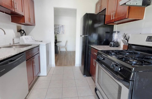 Greenbelt Apartamento | Landing | Modern 2BD, Pool, Gym
