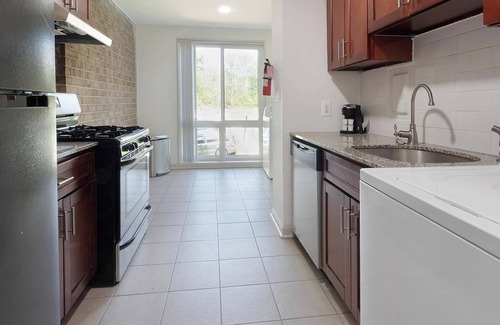Greenbelt Apartamento | Landing | Modern 2BD, Pool, Gym