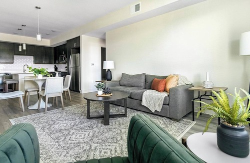 Palmetto Apartamento | Landing | Modern 2BD, Pool, Yoga Studio