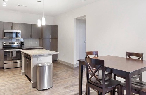 Haltom City Apartamento | Landing | Chic 2BD, Clubhouse, Pool