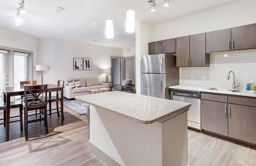 Haltom City Apartamento | Landing | Chic 2BD, Clubhouse, Pool