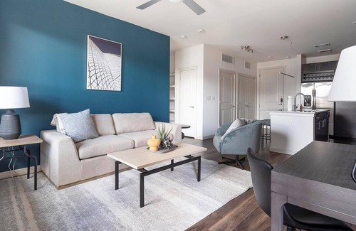 Wetmore Apartamento | Landing | Modern 2BD, Clubhouse, Courtyard