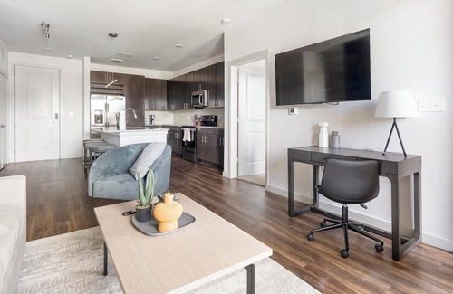 Wetmore Apartamento | Landing | Modern 2BD, Clubhouse, Courtyard