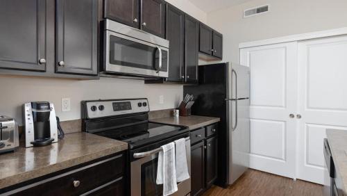 Lewis Center Apartamento | Landing Modern Apartment with Amazing Amenities (ID4409X99)