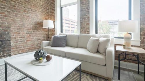 Five Points South Apartamento | Landing Modern Apartment with Amazing Amenities (ID5790X36)