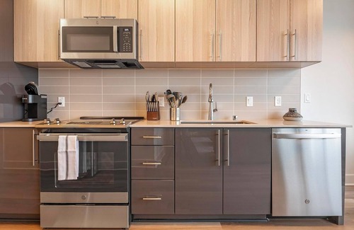 Baileys Crossroads Apartamento | Landing at Three Collective - 1 Bedroom in Fall...