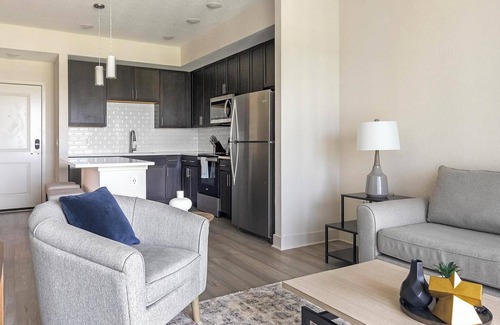 Palmetto Apartamento | Landing | Spectacular 1BD, Clubhouse, Pool
