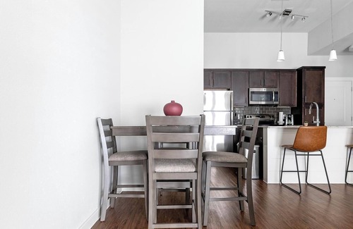 Buda Apartamento | Landing | Spectacular 1BD, Clubhouse, Gym