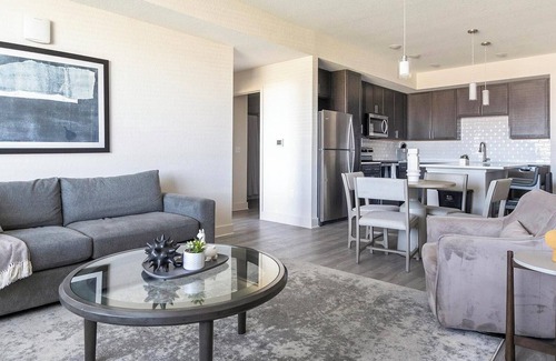 Palmetto Apartamento | Landing | Stylish 2BD, Clubhouse, Gym