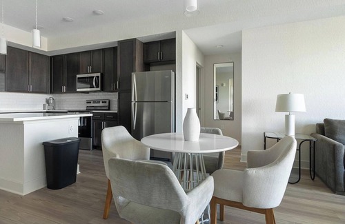 Palmetto Apartamento | Landing | Incredible 2BD, Gym, Clubhouse