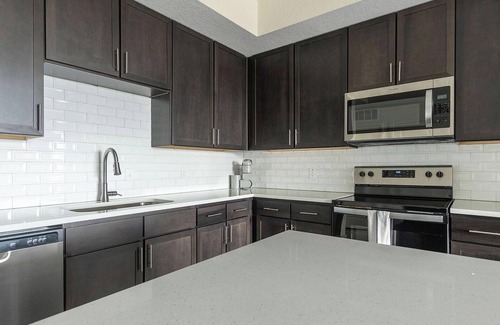 Palmetto Apartamento | Landing | Incredible 2BD, Gym, Clubhouse