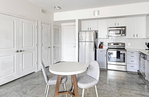 West Dallas Apartamento | Landing | Spectacular 2BD, Gym, Pool