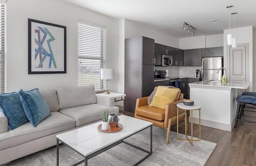 Haltom City Apartamento | Landing | Stunning 1BD, Gym, Pool