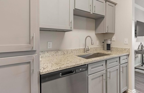 Pipers Meadow Apartamento | Landing | Stunning 1BD, Gym, Pool