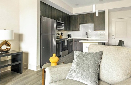 Palmetto Apartamento | Landing | Stunning 1BD, Clubhouse, Yoga Studio