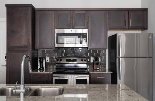 Buda Apartamento | Landing | Stunning 1BD, Clubhouse, Gym