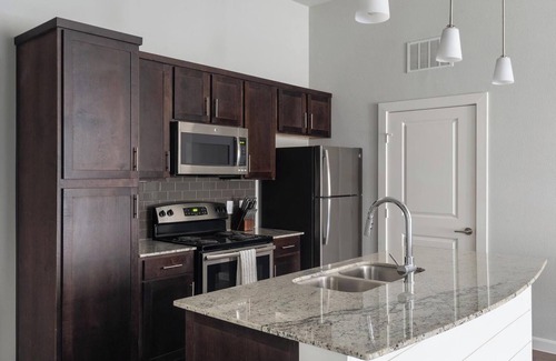 Buda Apartamento | Landing | Stunning 1BD, Clubhouse, Gym