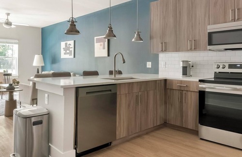 Town Center Apartamento | Landing | Stunning 1BD, Pool, Rooftop Lounge