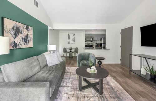 Green Hills Apartamento | Landing | Amazing 1BD, Courtyard, Gym