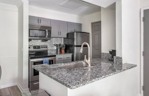 Green Hills Apartamento | Landing | Amazing 1BD, Courtyard, Gym