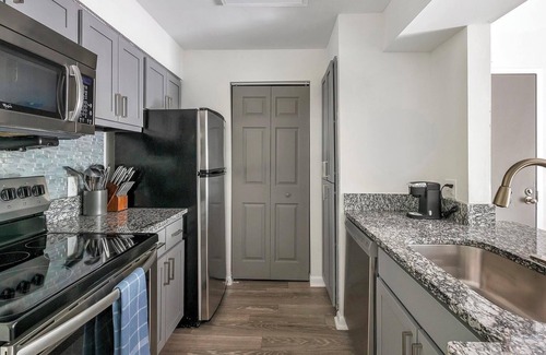 Green Hills Apartamento | Landing | Amazing 1BD, Courtyard, Gym