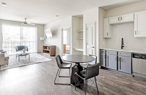 Kessler Apartamento | Landing | Modern 2BD, Gym, Pool