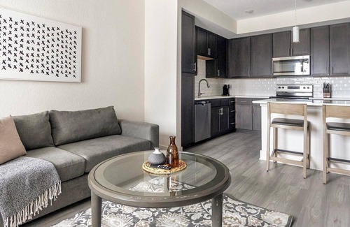 Palmetto Apartamento | Landing | Stylish 1BD, Clubhouse, Yoga Studio