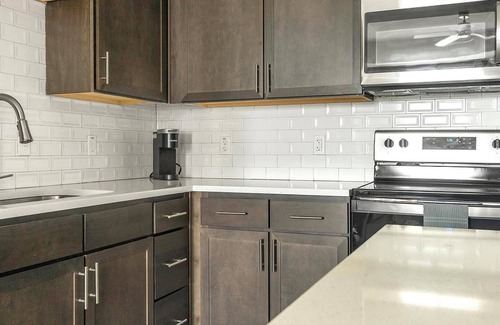 Palmetto Apartamento | Landing | Stylish 1BD, Clubhouse, Yoga Studio