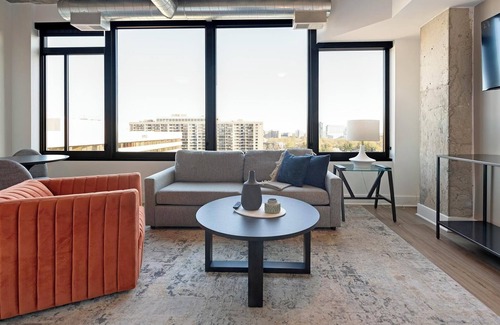 Baileys Crossroads Apartamento | Landing | Stylish 1BD, Game Room, Gym
