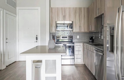 Montopolis Apartamento | Landing | Chic 1BD, Game Room, Courtyard