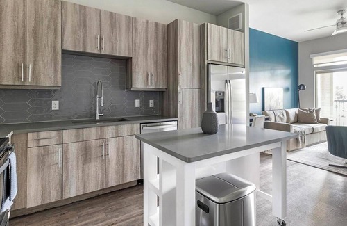 Montopolis Apartamento | Landing | Chic 1BD, Game Room, Courtyard