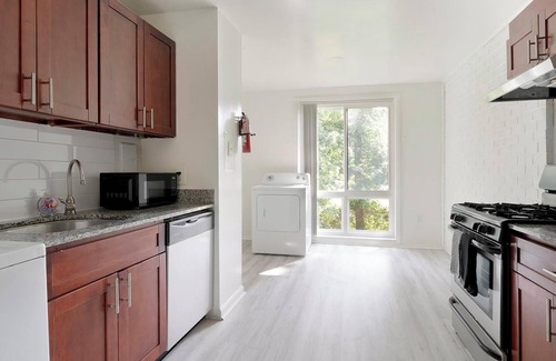Greenbelt Apartamento | Landing | Stylish 1BD, Pool, Gym