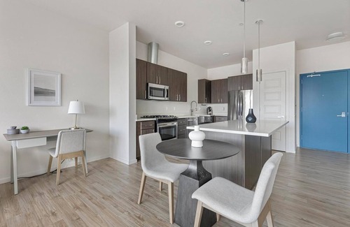 Hayden Island Apartamento | Landing | Chic 1BD, Courtyard, Pool