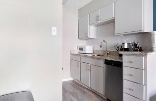 Royal Ridge Apartamento | Landing | Stylish 1BD, Pool, Gym