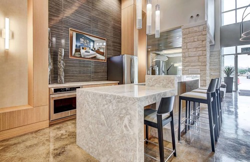 Wetmore Apartamento | Landing | Stylish 1BD, Courtyard, Gym