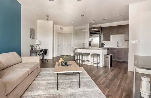 Wetmore Apartamento | Landing | Stylish 1BD, Courtyard, Gym