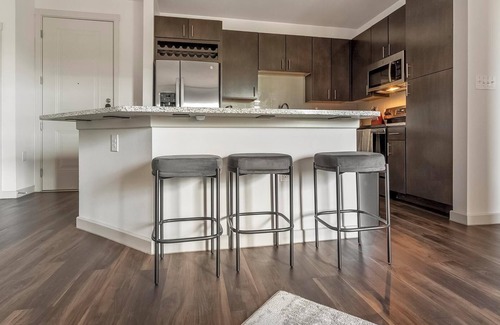 Wetmore Apartamento | Landing | Stylish 1BD, Courtyard, Gym