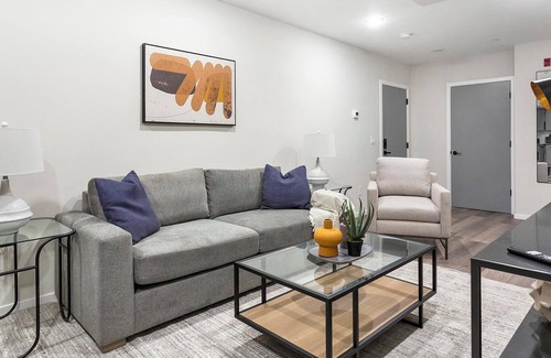 Spruce Hill Apartamento | Landing | Modern 2BD, Clubhouse, Gym