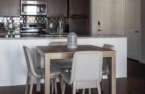 Buda Apartamento | Landing | Stylish 2BD, Clubhouse, Yoga Studio