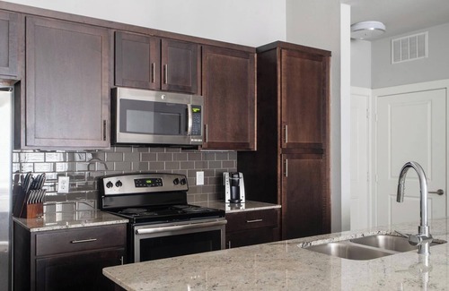Buda Apartamento | Landing | Stylish 2BD, Clubhouse, Yoga Studio
