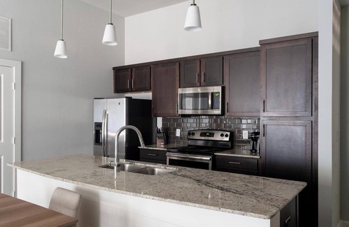 Buda Apartamento | Landing | Stylish 2BD, Clubhouse, Yoga Studio