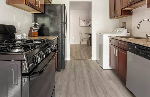 Greenbelt Apartamento | Landing | Stylish 2BD, Gym, Pool