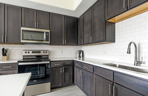 Palmetto Apartamento | Landing | Stylish 2BD, Pool, Clubhouse