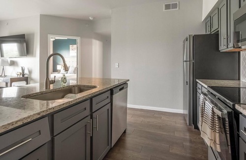San Antonio Apartamento | Landing | Incredible 2BD, Pool, Gym