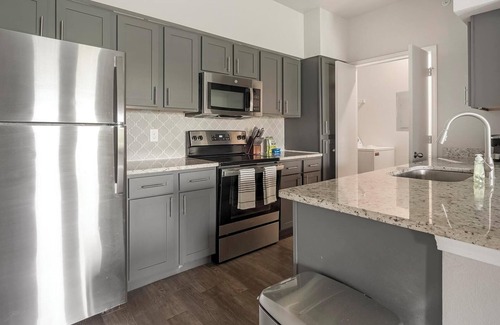 San Antonio Apartamento | Landing | Incredible 2BD, Pool, Gym