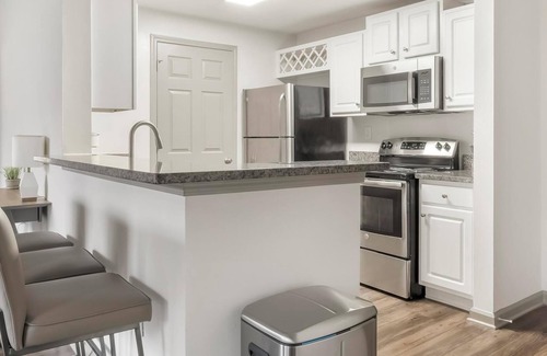 Lindridge-Martin Manor Apartamento | Landing at Monroe Place - 2 Bedrooms in Lenox Park