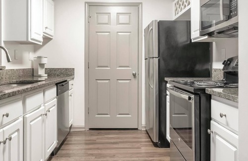 Lindridge-Martin Manor Apartamento | Landing at Monroe Place - 2 Bedrooms in Lenox Park