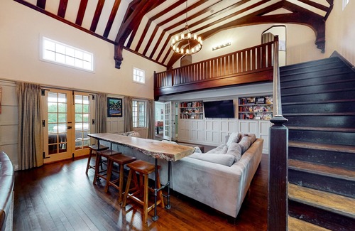 Franconia Casa | Landmark home with incredible mountain views, saltwater pool & hot tub