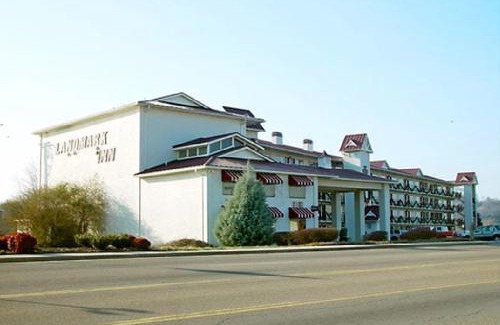 Sevierville Hotel | Landmark Inn